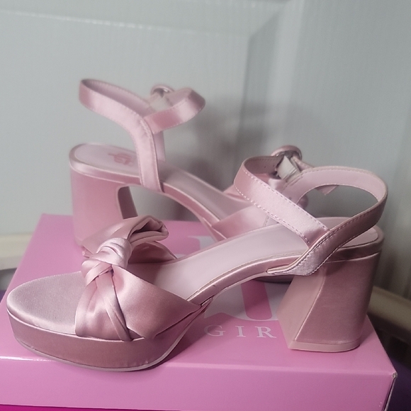 GB girls Pink Dress Shoes with Bow Detail - Picture 2 of 7